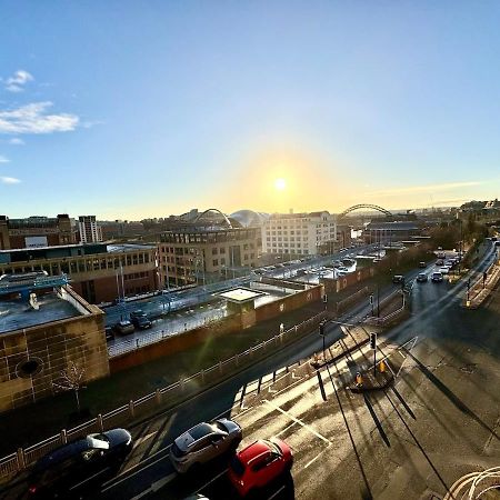 Modern Central Apartment With Views Of The Quayside Sleep 8 Free Parking Newcastle upon Tyne Dış mekan fotoğraf