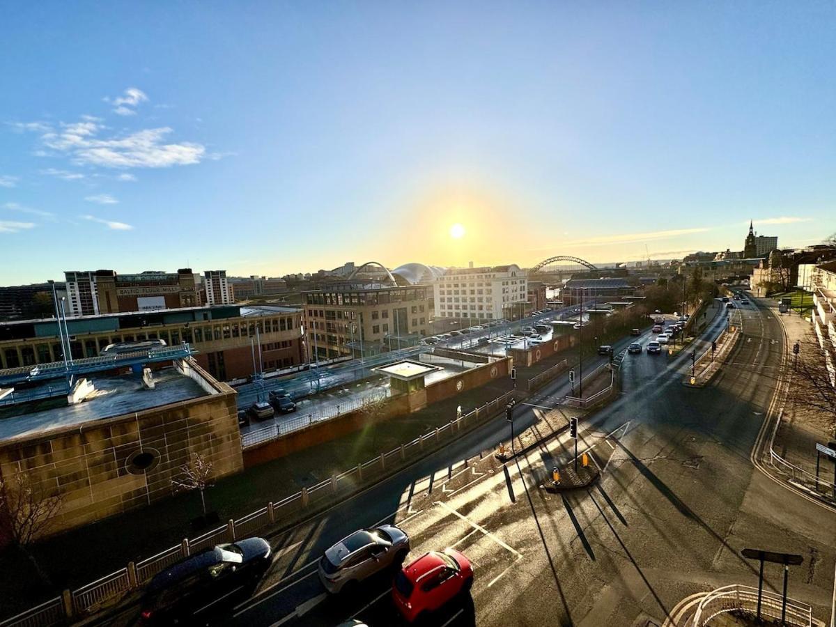 Modern Central Apartment With Views Of The Quayside Sleep 8 Free Parking Newcastle upon Tyne Dış mekan fotoğraf